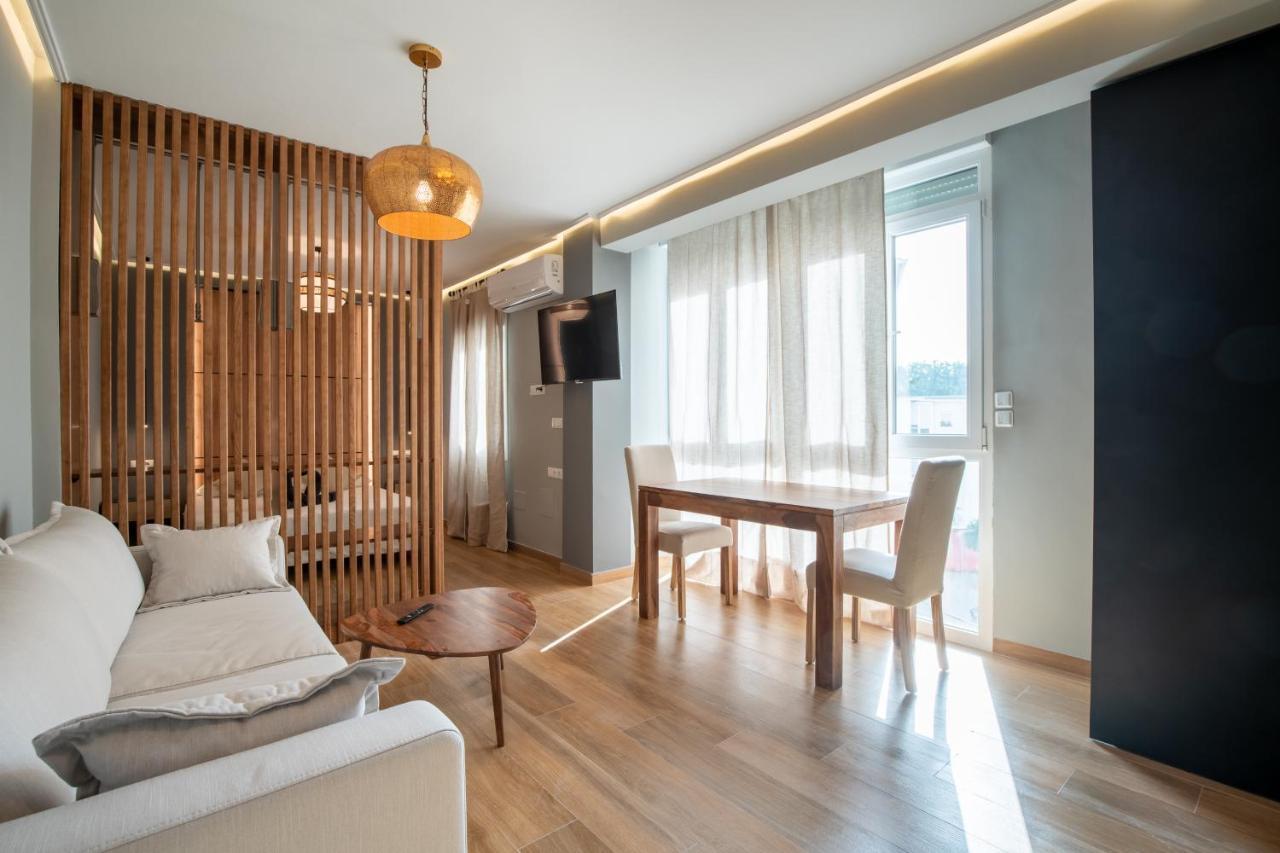 Triana Apartments Deluxe Sevilla Oda fotoğraf